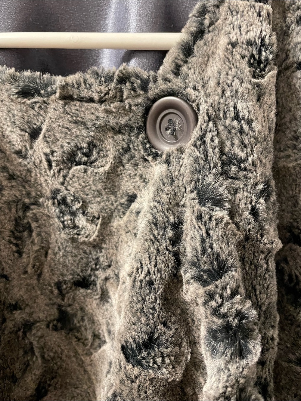 Chic Faux Fur Cape ( Ruana) - Picture 4 of 13